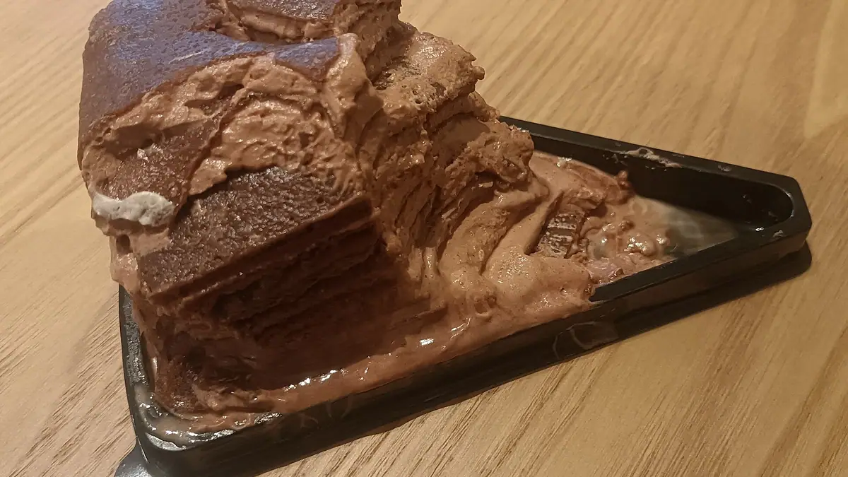 Cabin Dairy Tea Rooms – cake shop in Burnham-on-Crouch town centre